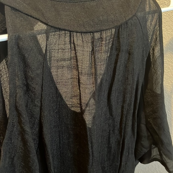 Guess XS cold shoulder top - Picture 4 of 4